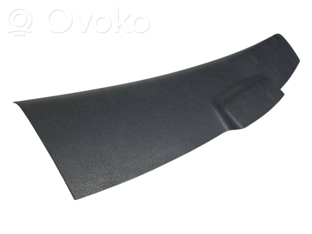 Augšējā dekoratīvā apdare (pie loga)