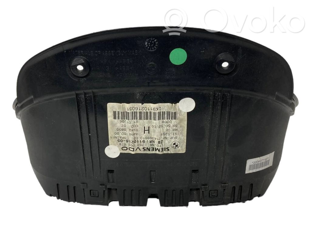 Speedometer (in the instrument panel)