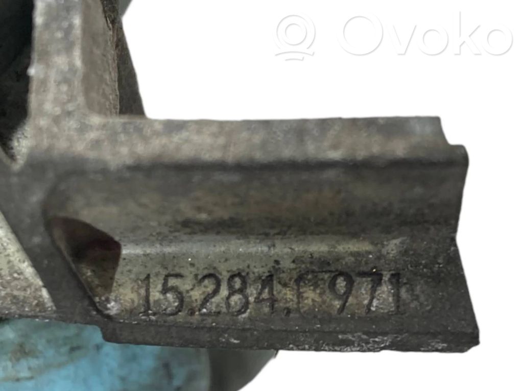 Priekšpusē durvju roktura vāciņš