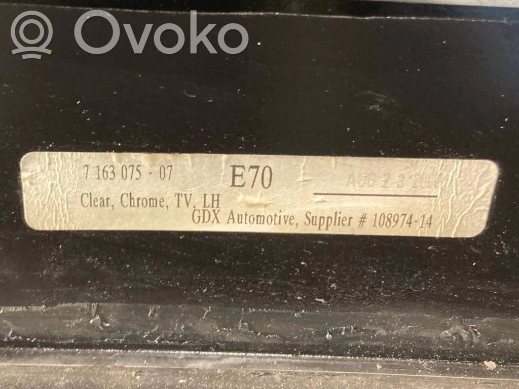 Aizmugurējais virsbūves sānu stikls