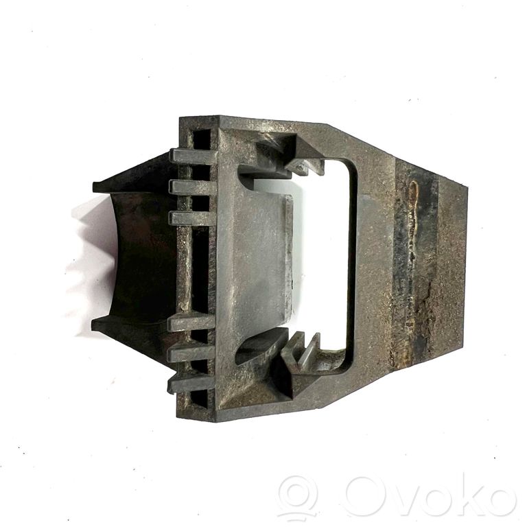 Radiator(s) holder/bracket