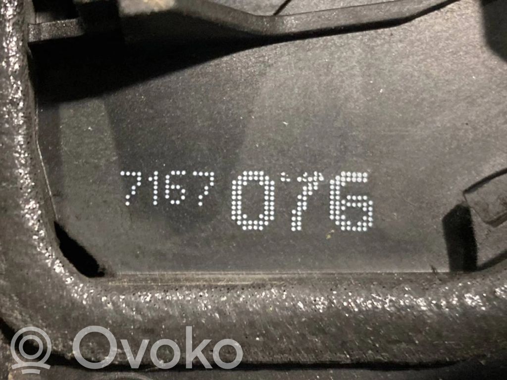 Замок сзади