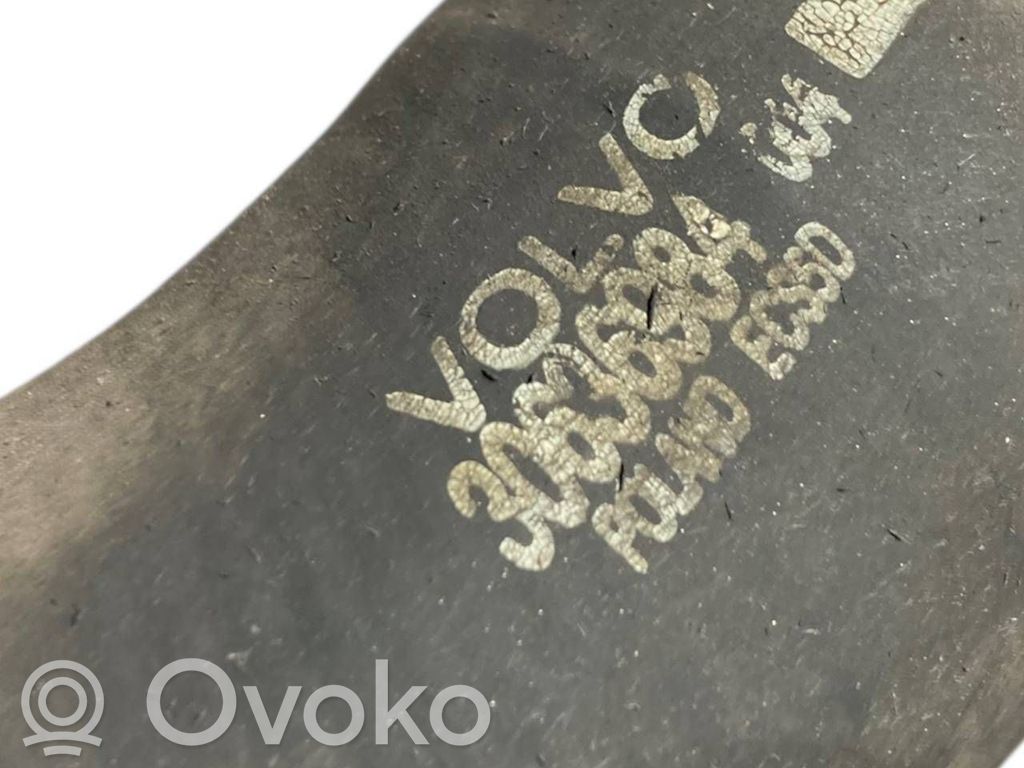 Caurulīte (-es) / šļūtene (-es)