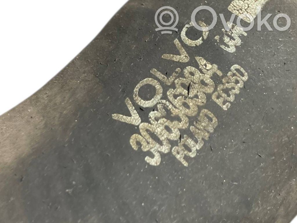 Caurulīte (-es) / šļūtene (-es)