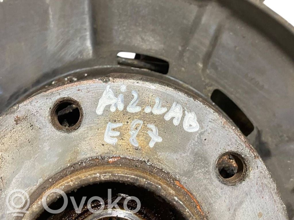 Aizmugurē riteņa rumbas vārpstas šarnīrs (stupica, capfa)