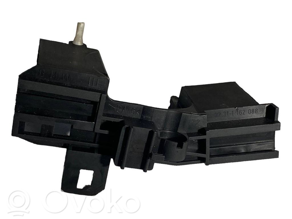 Steering axle trim
