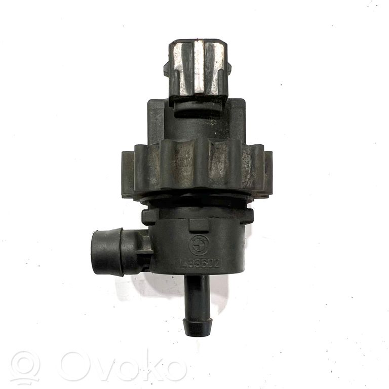 Vacuum valve