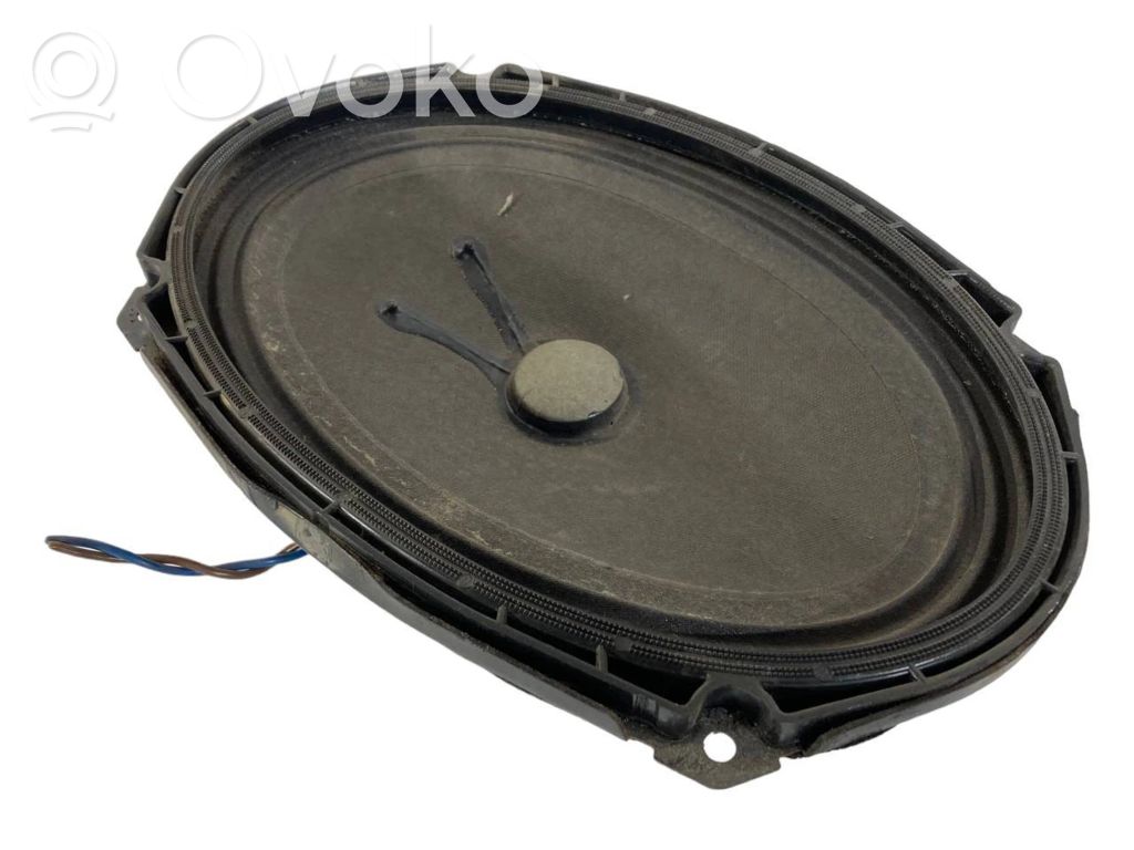 Speaker(s) in the rear window
