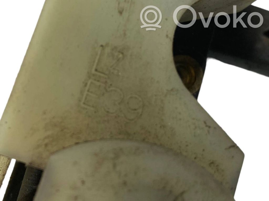 Держатель/кронштейн для внешней ручки открывания спереди