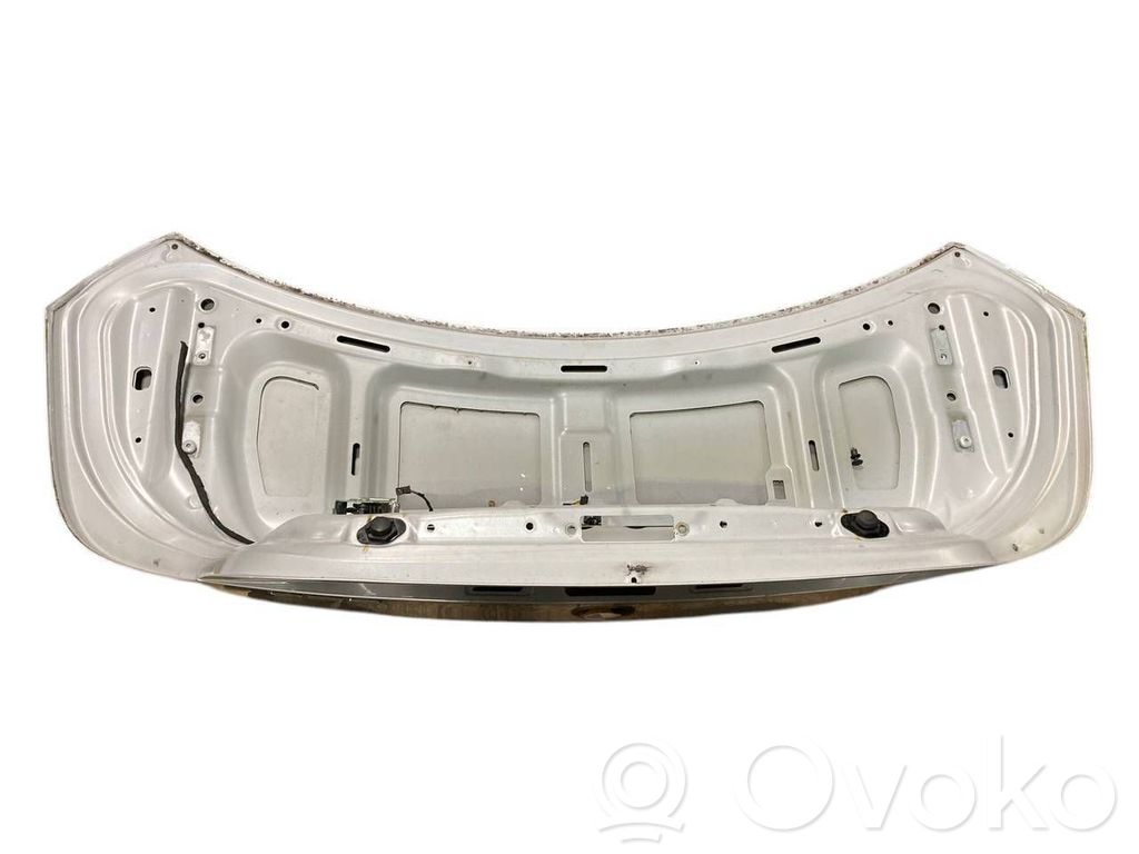 Задняя крышка (багажник)