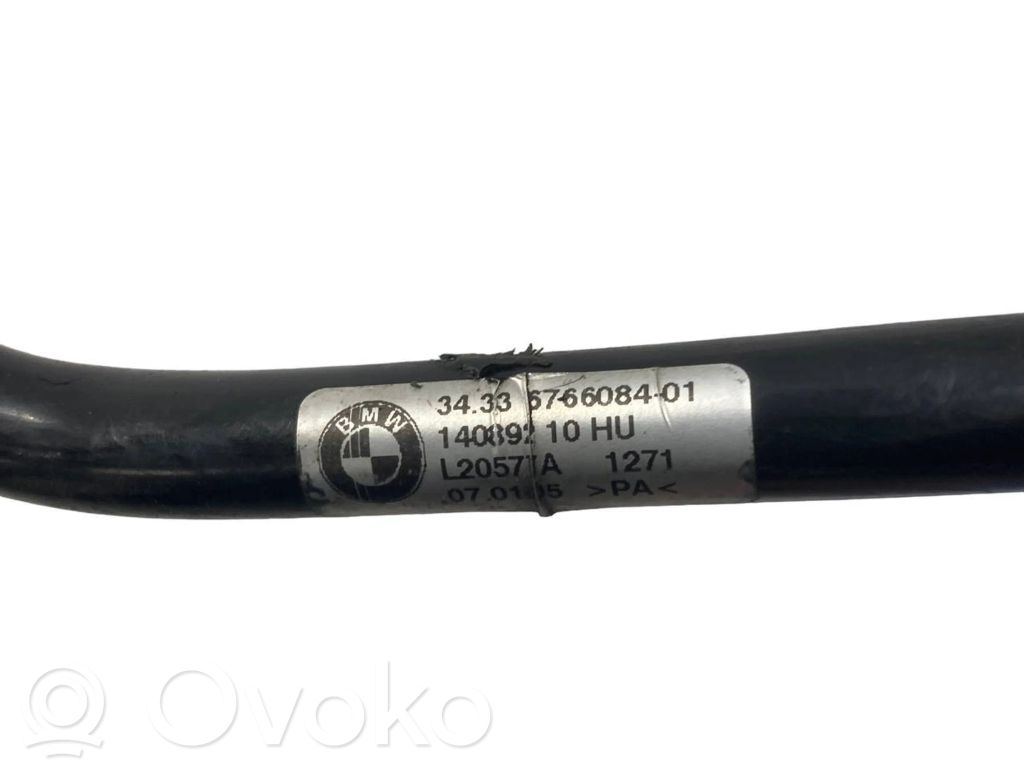 Caurulīte (-es) / šļūtene (-es)