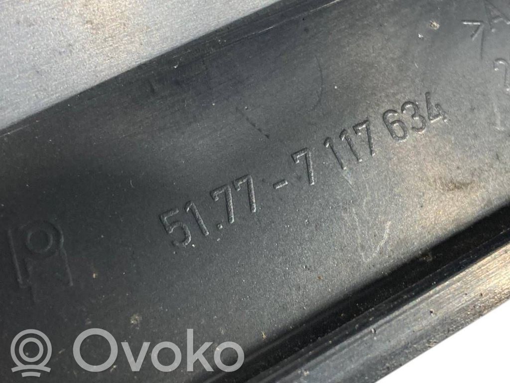 Priekšējā sliekšņa dekoratīvā apdare (iekšējā)