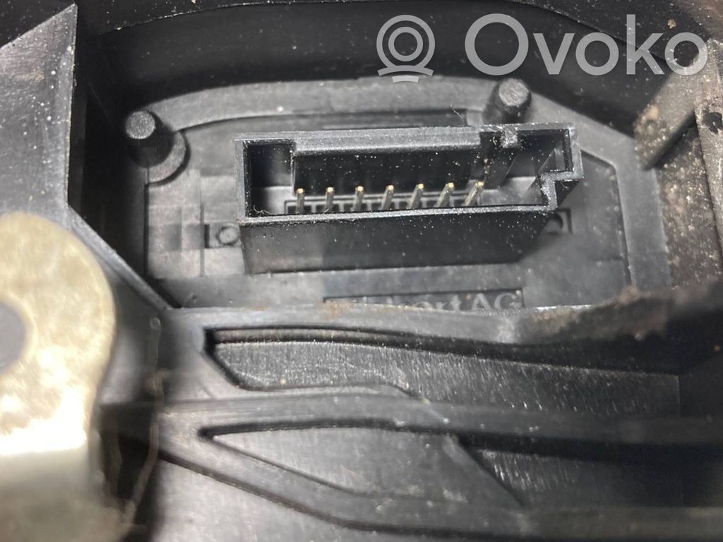 Aizmugurē slēdzene