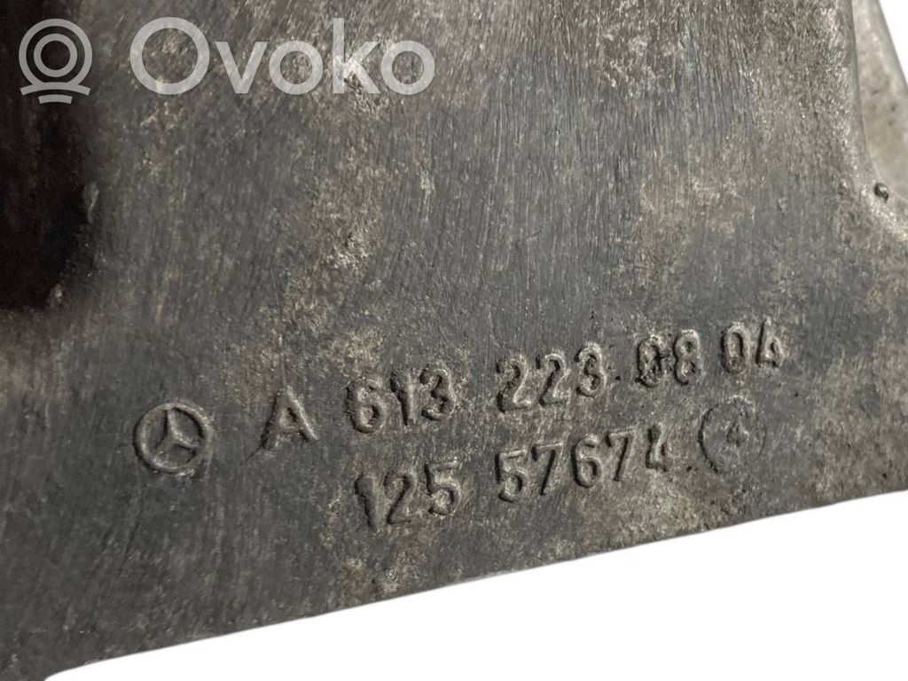 Dzinēja nostiprināšanas stiprinājums-kronšteins