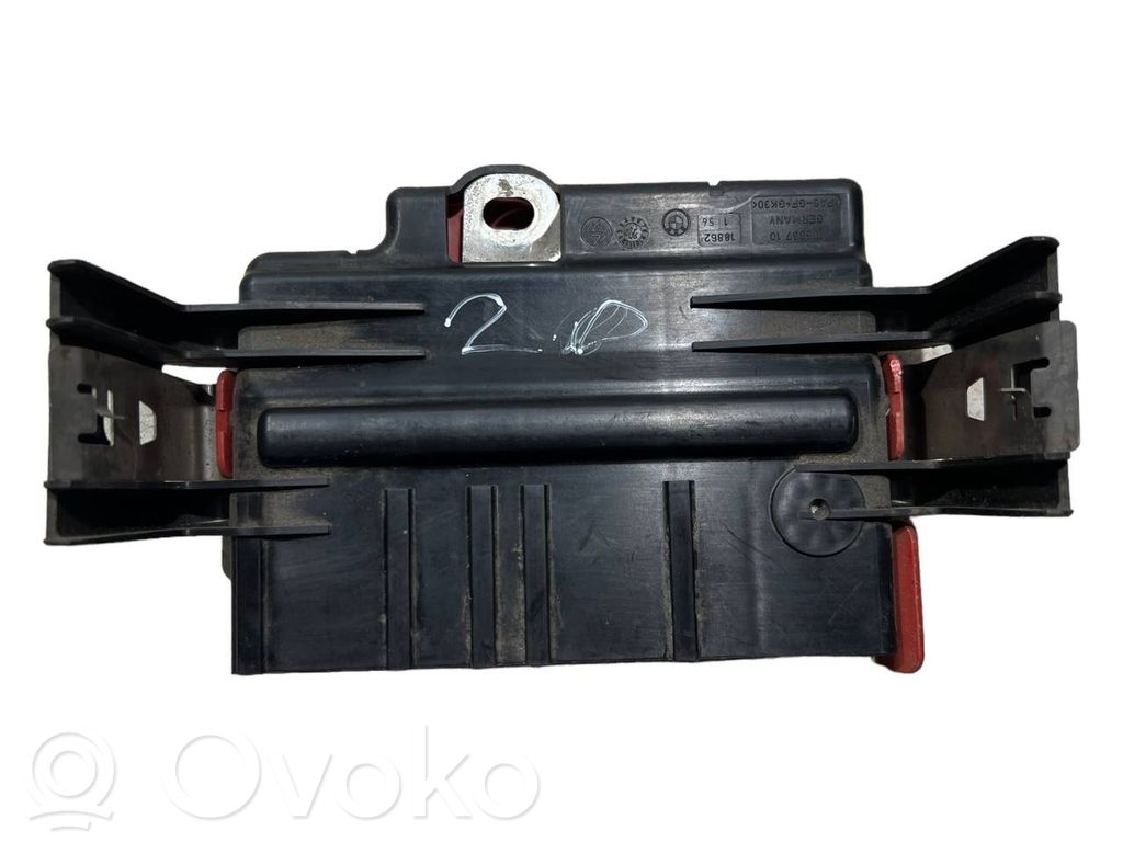 Positive wire connection assembly