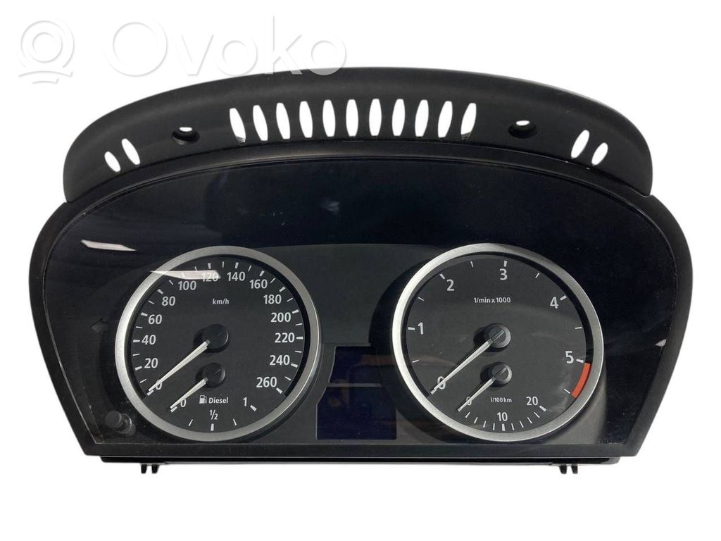Speedometer (in the instrument panel)