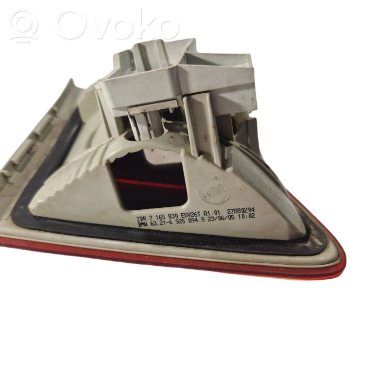 Aizmugurējais lukturis pārsegā