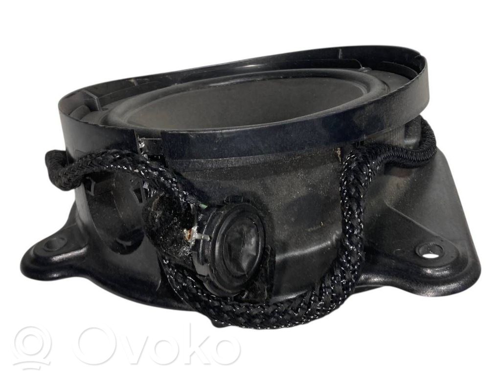 Skaļrunis (-i) pakaļējās durvīs