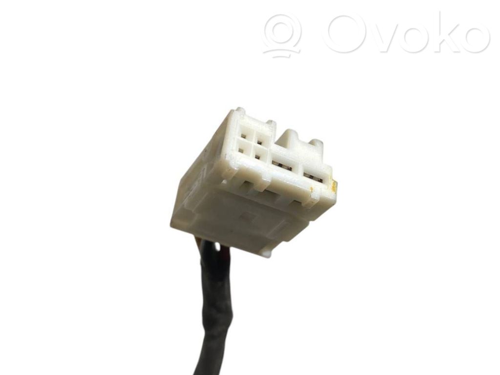 Aizmugurējā pārsega pievilcējs
