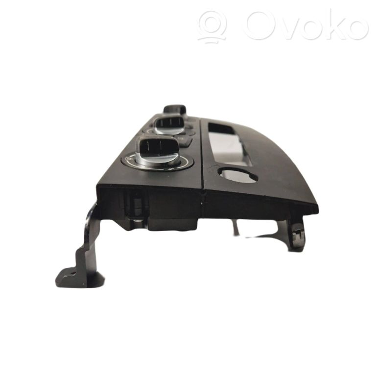 Air conditioning / climate control / interior heating control unit (in the passenger compartment)