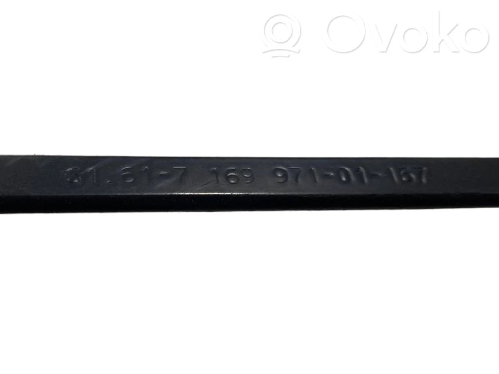 Windshield wiper arm