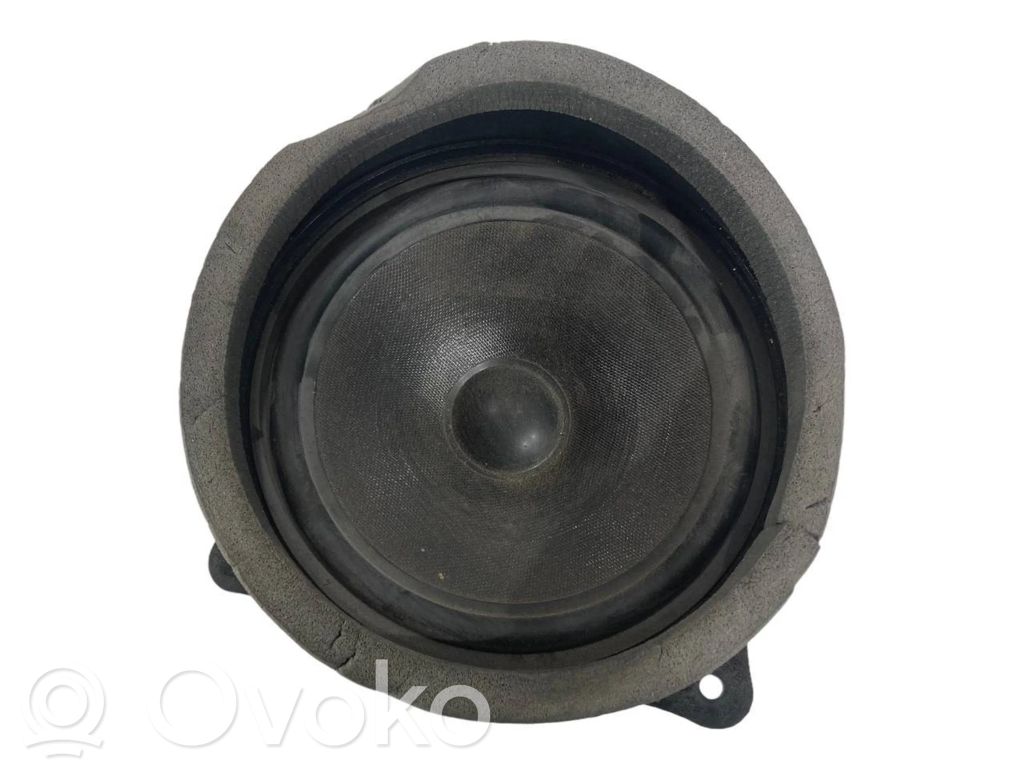 Speaker(s) in the rear door