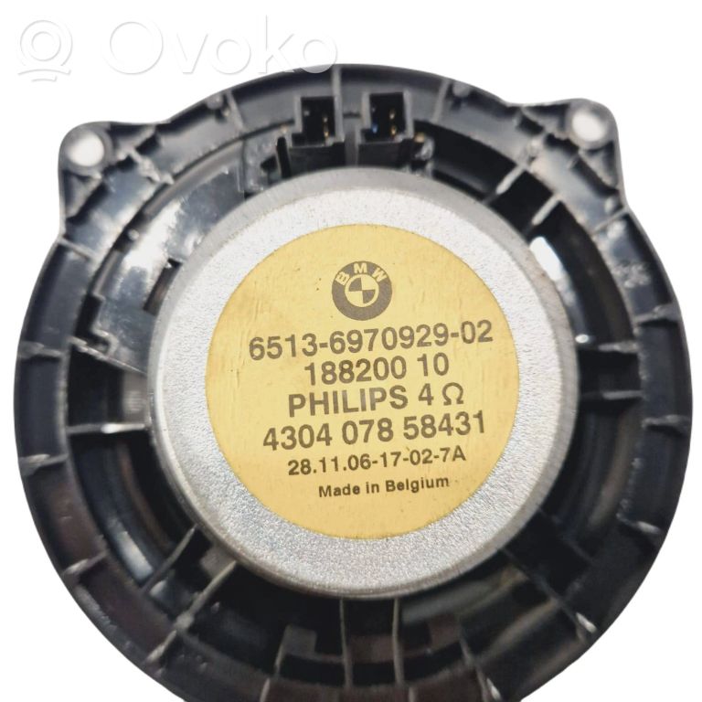 Skaļrunis (-i) pakaļējās durvīs