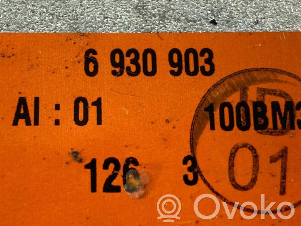 Skaļrunis (-i) priekšējās durvīs