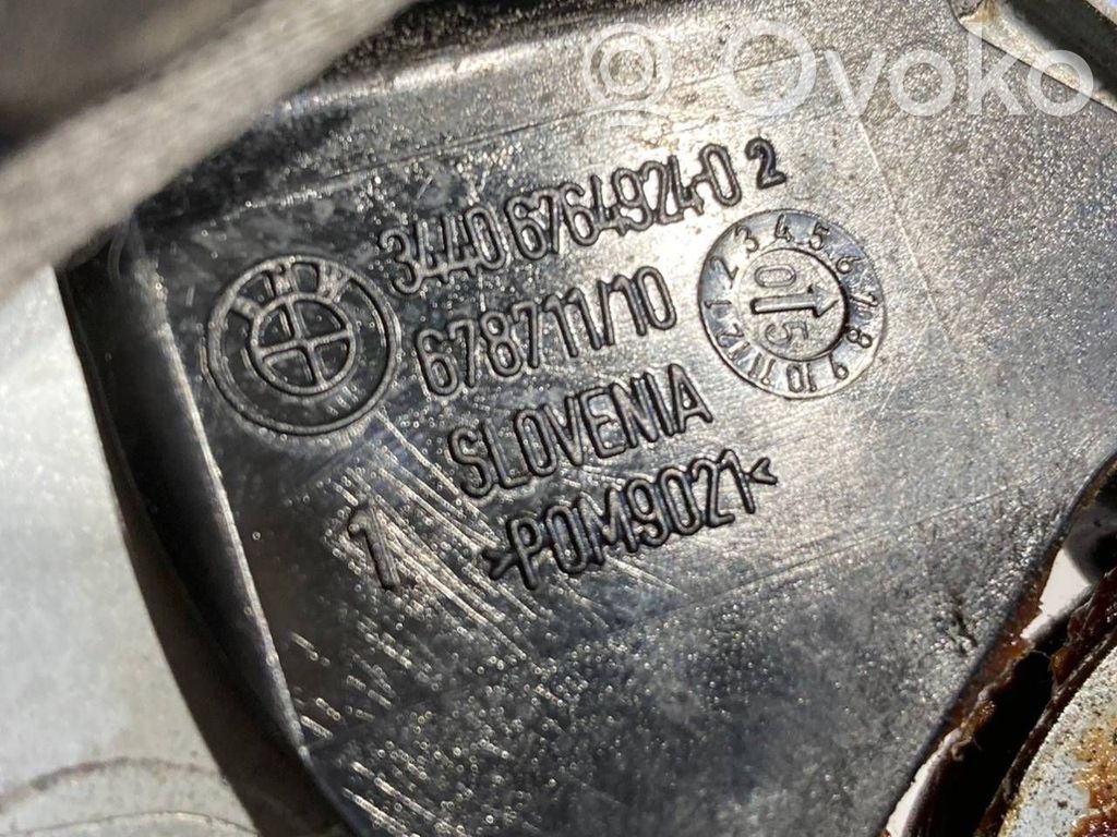 Rokas bremzes mehānisms (salonā)