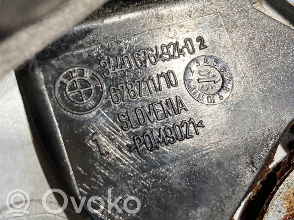 Rokas bremzes mehānisms (salonā)