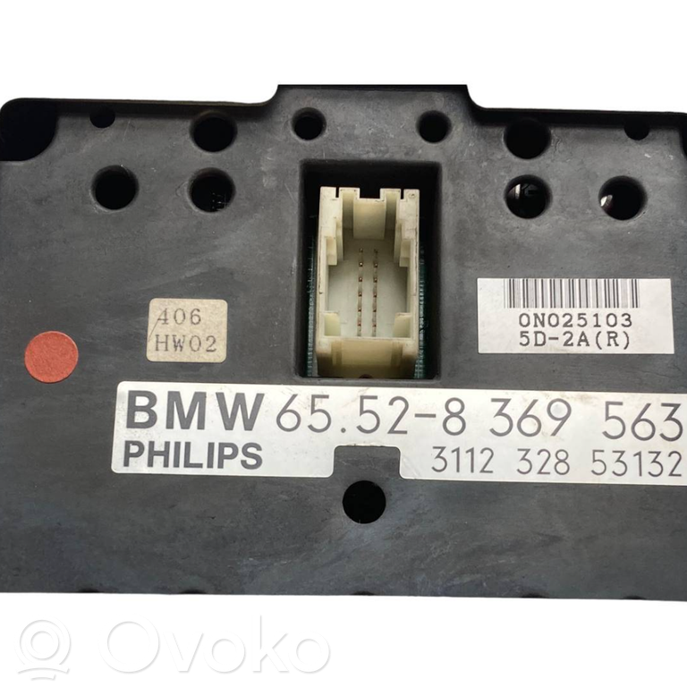 Radio / CD/DVD atskaņotājs / navigācija