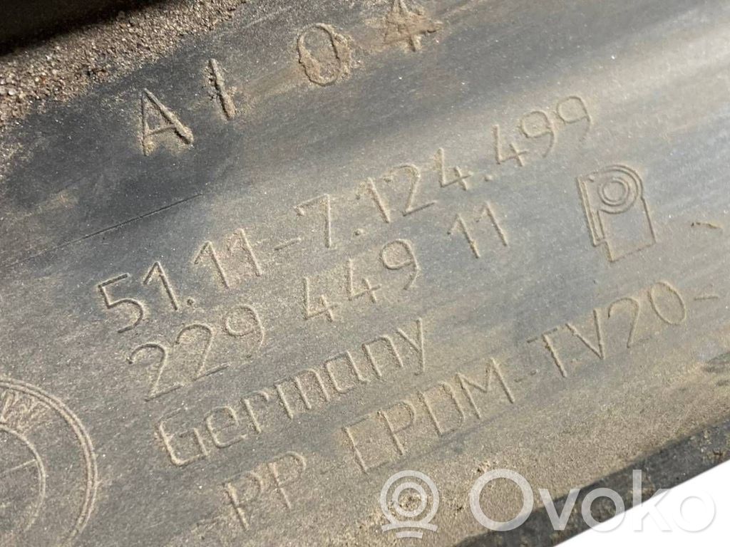 Priekšpusē dekoratīva bampera uzlikas