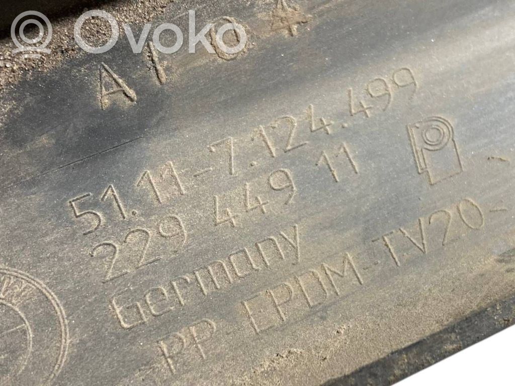 Priekšpusē dekoratīva bampera uzlikas