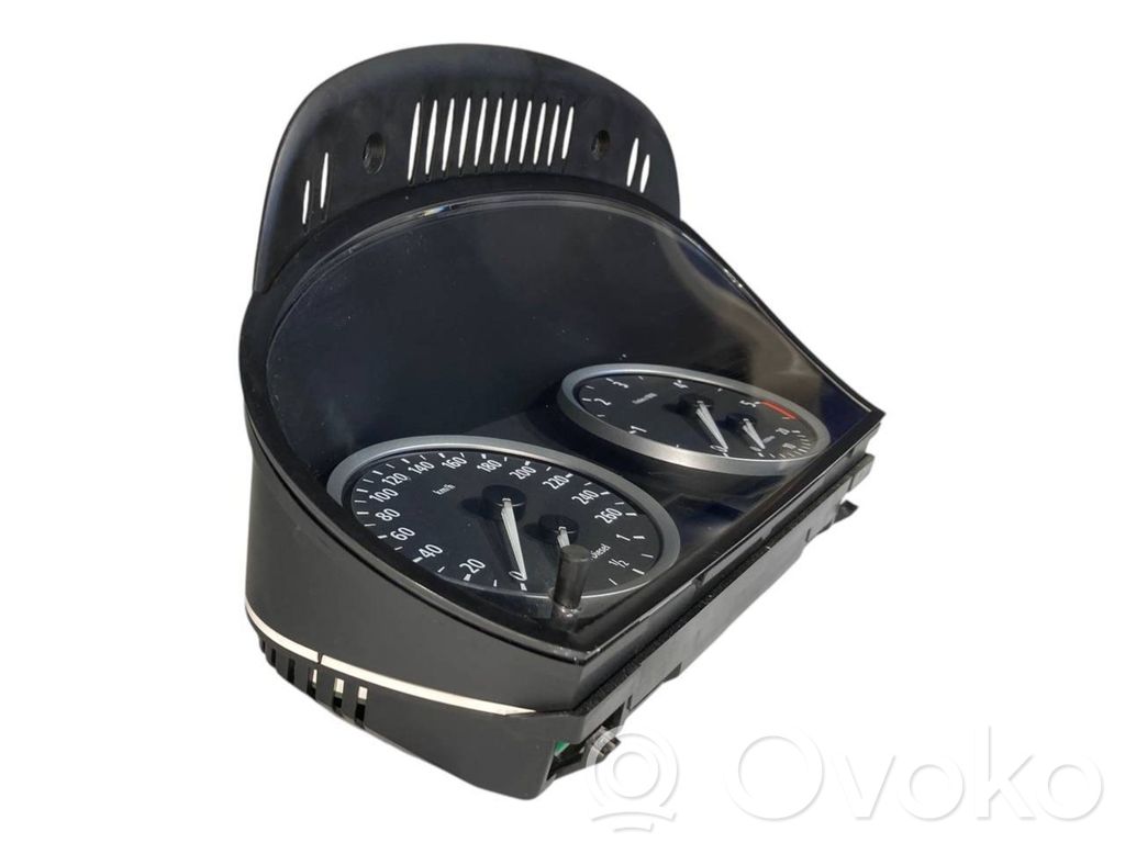 Speedometer (in the instrument panel)