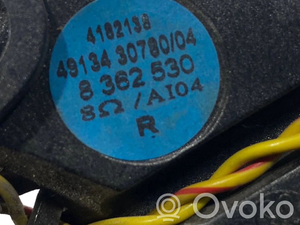 Skaļrunis (-i) priekšējās durvīs