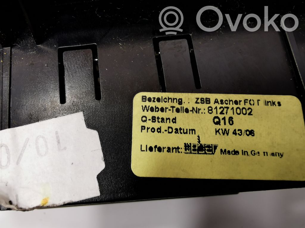 Отсек для хранения вещей на передней двери