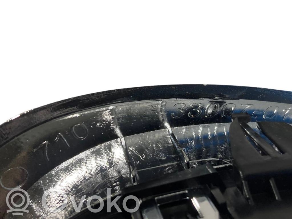 Dzinēja pārsega dekoratīvais režģis