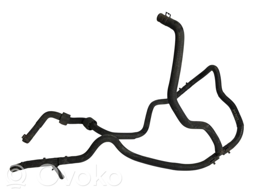 Caurulīte (-es) / šļūtene (-es)