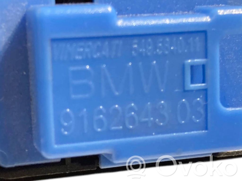 Aizmugures durvju atvēršanas slēdzis