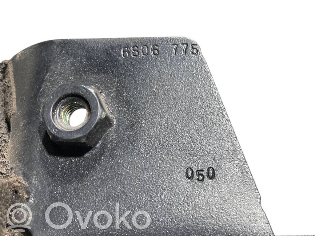 Cita veida dzinēja nodalījuma detaļa