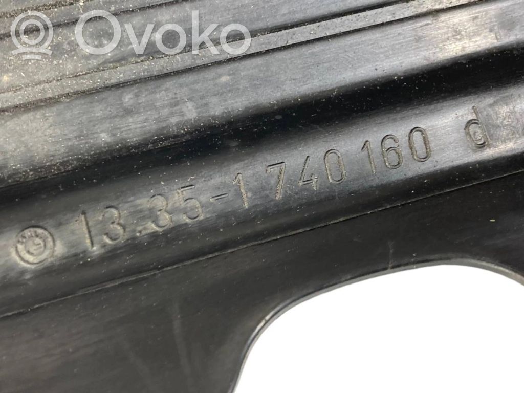 Dzinēja pārsegs (dekoratīva apdare)