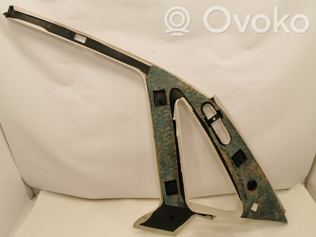 (C) statņa dekoratīvā apdare