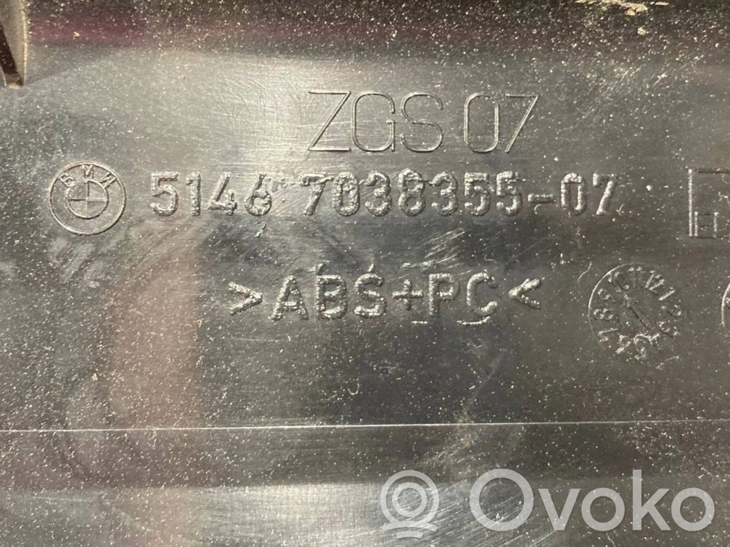 Bagāžnieka sliekšņa dekoratīvā apdare