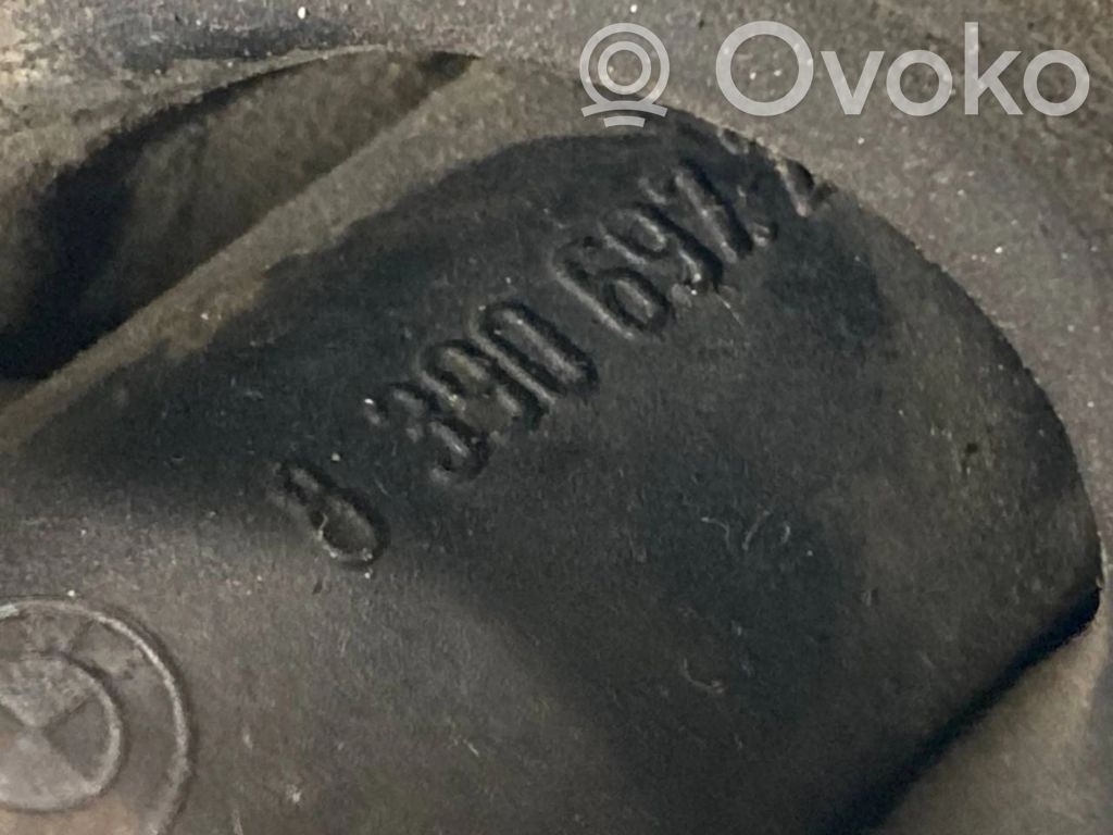 Caurulīte (-es) / šļūtene (-es)