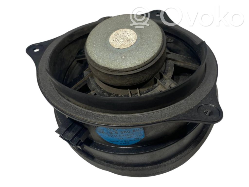 Speaker(s) in the rear door