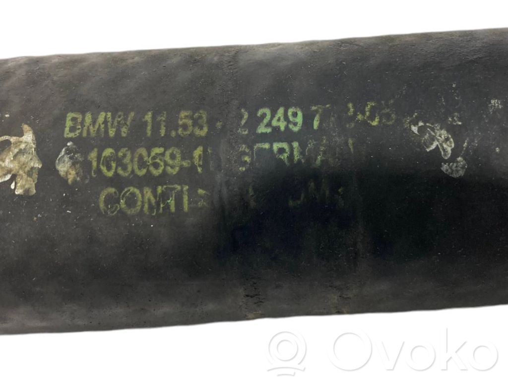 Caurulīte (-es) / šļūtene (-es)