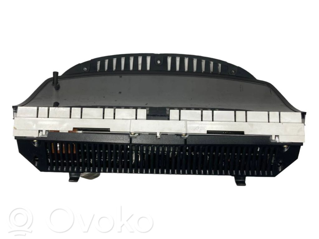 Speedometer (in the instrument panel)