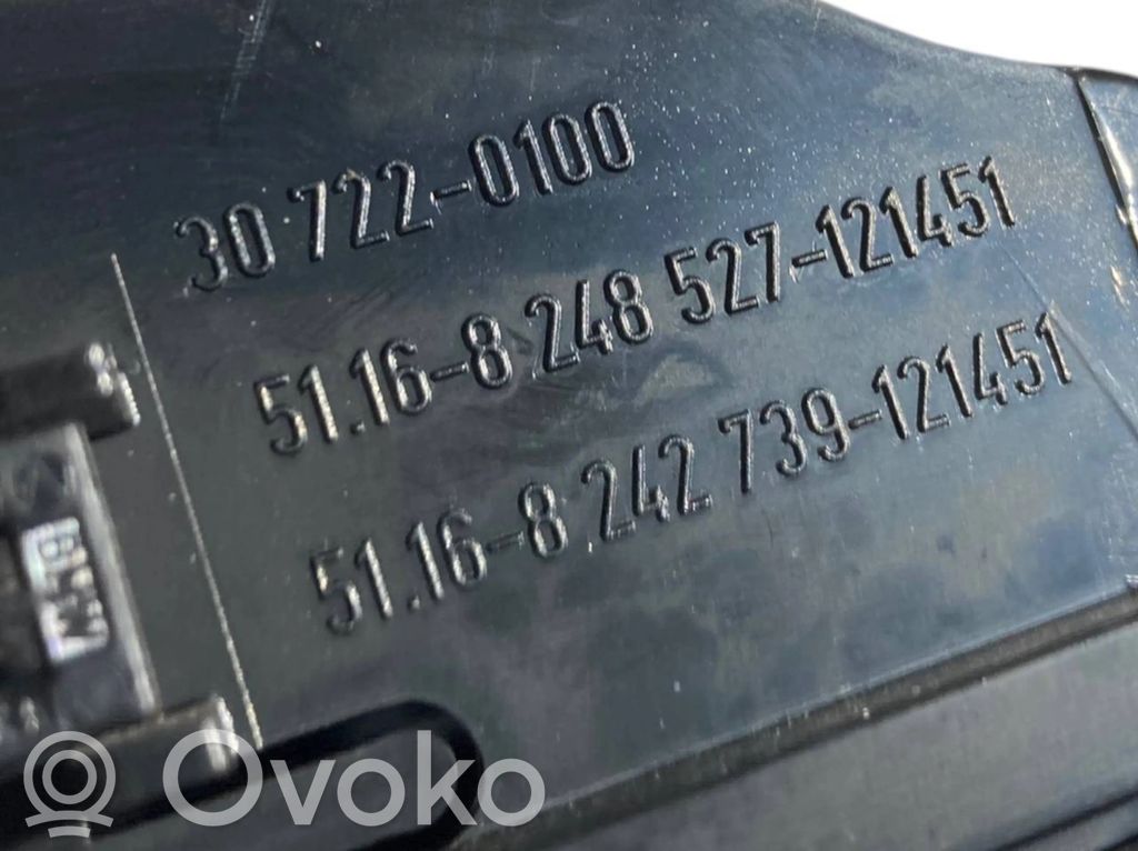 Pelnutrauks (aizmugurē)