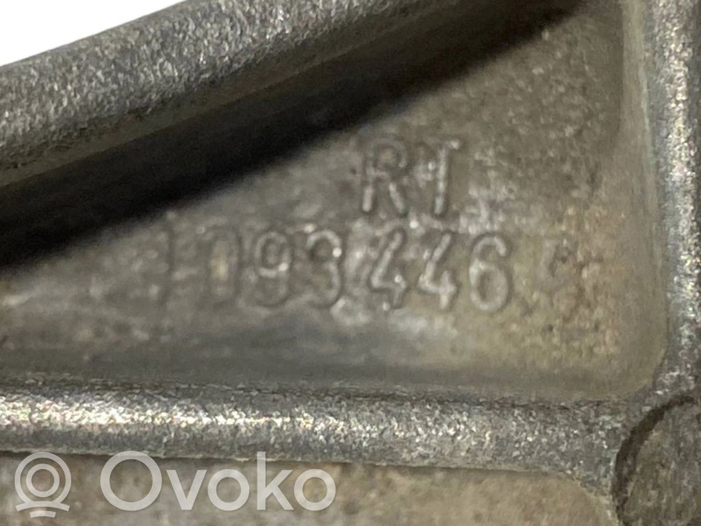 Transmission mounting bracket