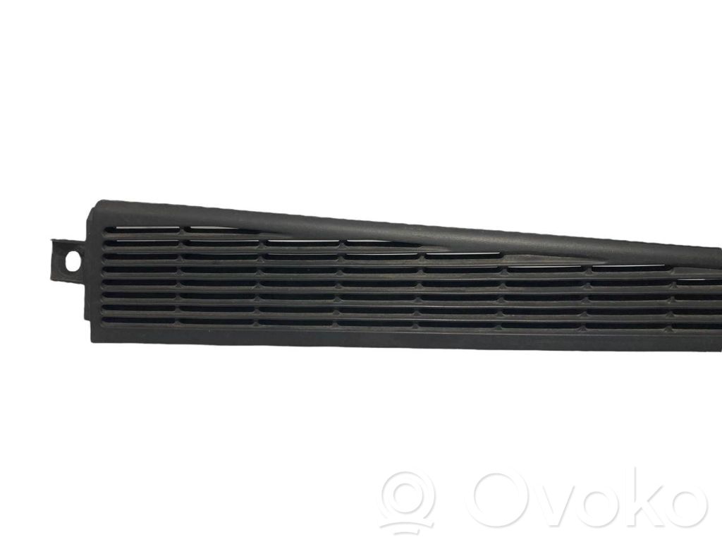 Curtain holder